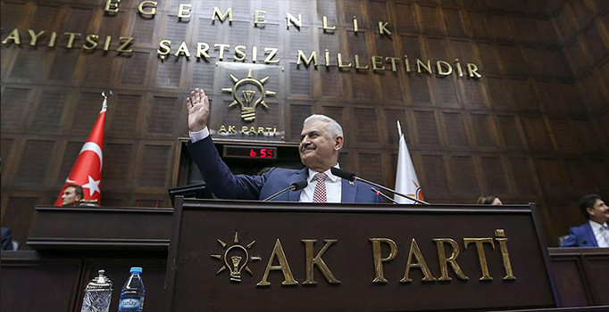 Binali Yıldırım tezahürat yapanları uyardı: 10 dakika susun
