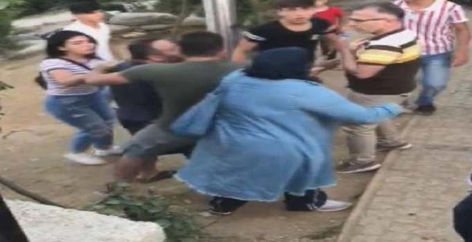 Çocukları taciz ettiği öne sürülen kişiye mahalleli dayağı
