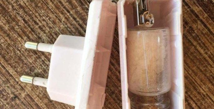 Şarj aleti adaptörüne gizledikleri uyuşturucuyla yakalanan 2 kişiye gözaltı