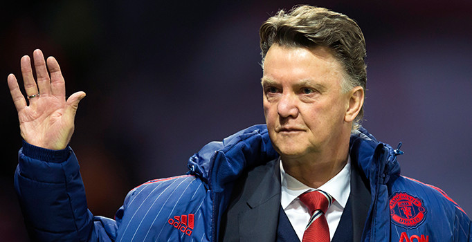 Manchester United Louis van Gaal'in ayrıldığını resmen açıkladı