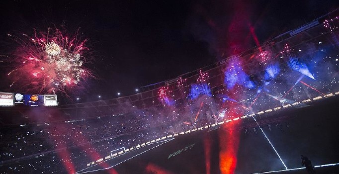 Barcelona kazandığı kupaları kutladı