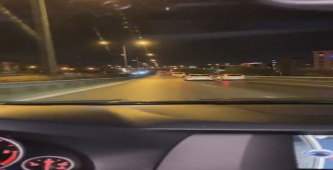 Yan yana ilerlediği aracın şoförüne sopayla saldırdı