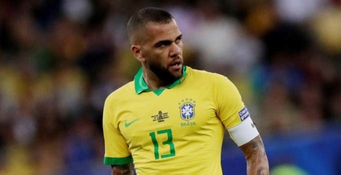 Dani Alves ülkesine döndü