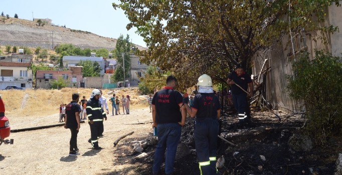 Besni’de bahçe yangını büyümeden söndürüldü