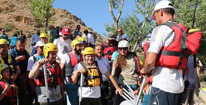 Binali Yıldırım'ın rafting heyecanı