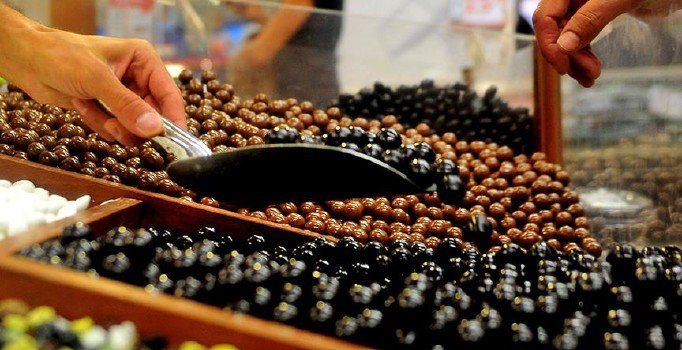 Bayram alışverişinde merdiven altı uyarısı: 15-20 liraya baklava da çikolata da olmaz