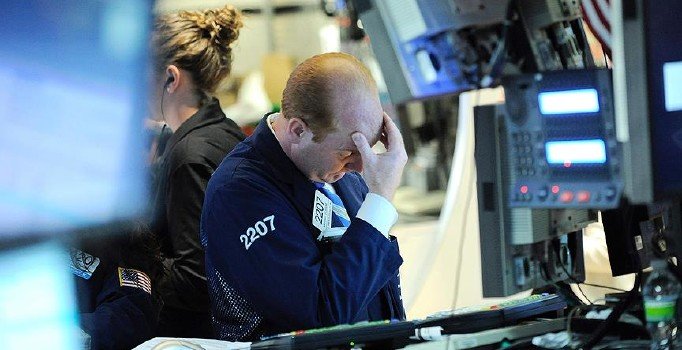 ABD borsaları çakıldı, Çin 'döviz manipülatörü' ilan edildi