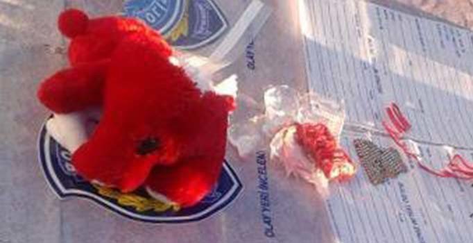 Arabanın içindeki oyuncak ayıda patlayıcı çıktı