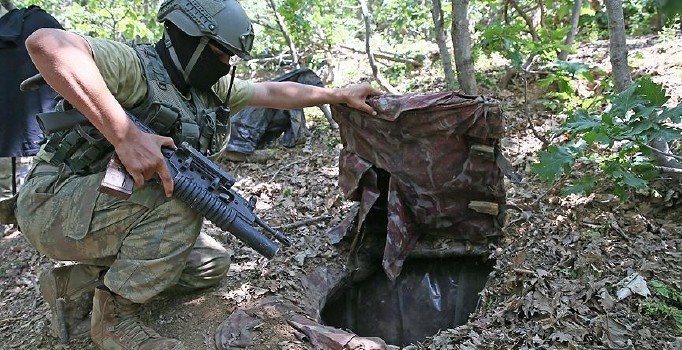 Kars'ta terör operasyonu: PKK'ya ait barınaklar imha edildi