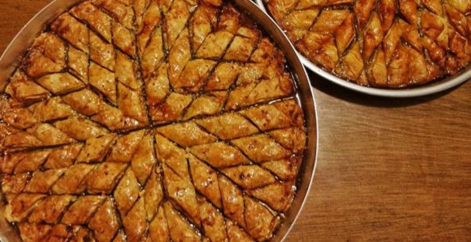 Baklava yapımı ve cevizli baklava tarifi | Bayramların vazgeçilmezi: Baklava...