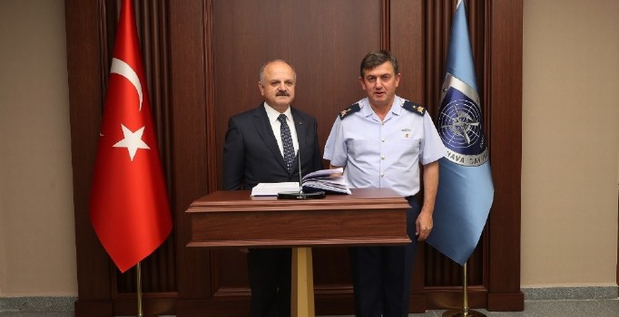 Vali Çakacak, Muharip Hava Kuvvet Komutanlığı’nı Ziyaret Etti