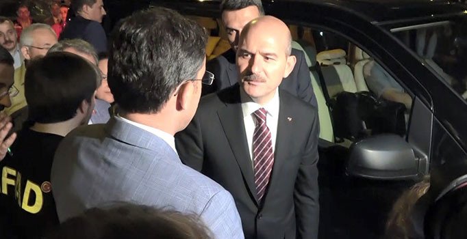 İçişleri Bakanı Soylu deprem bölgesinde