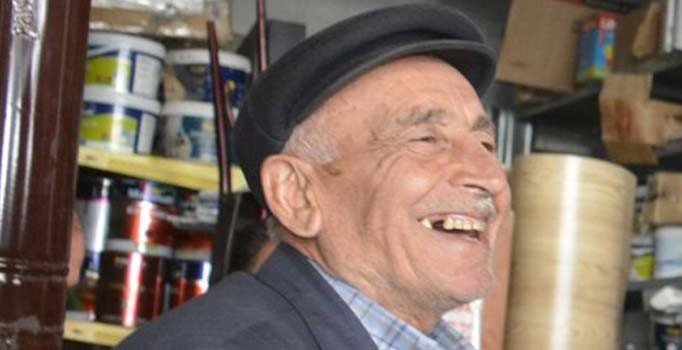 Yaşlı adam tarlada ölü bulundu