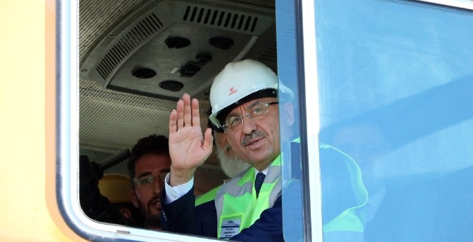 Cumhurbaşkanı Yardımcısı Oktay: “Yatırımlar Türkiye’nin her tarafında hızla devam ediyor”