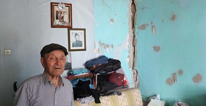 Depremle sarsılan Denizli'de camilerden 'evlere girmeyin' anonsları yapılıyor