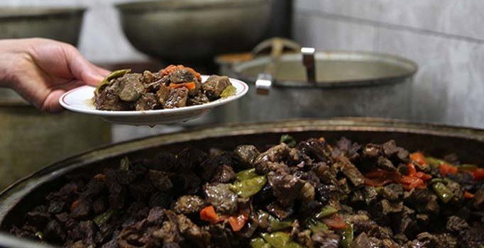 Kavurmayı salata ile tüketin