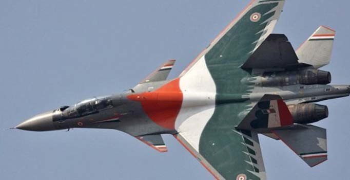 Hindistan’da savaş uçağı düştü