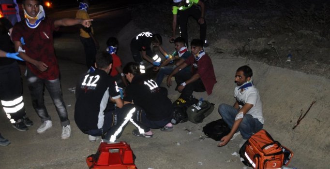 Edirne'de kaçak göçmenleri taşıyan araç kaza yaptı