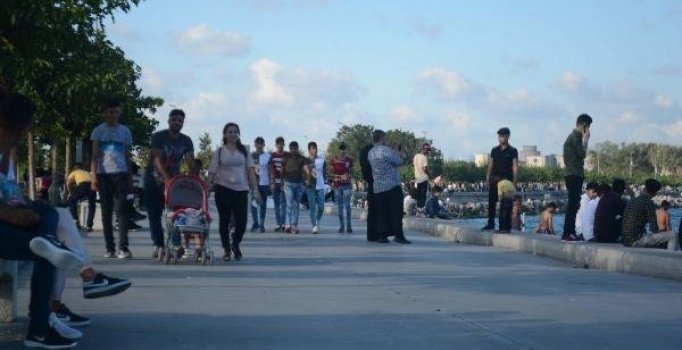 İstanbullular bayramın ilk günü sahillere aktı