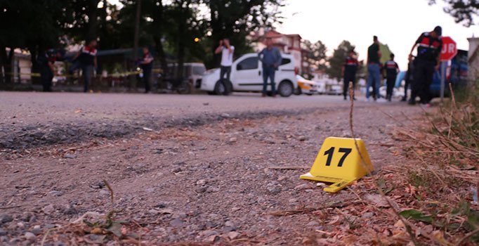 Kıyma çekme tartışması yüzünden kasaplar arasında silahlı kavga çıktı: 4 yaralı