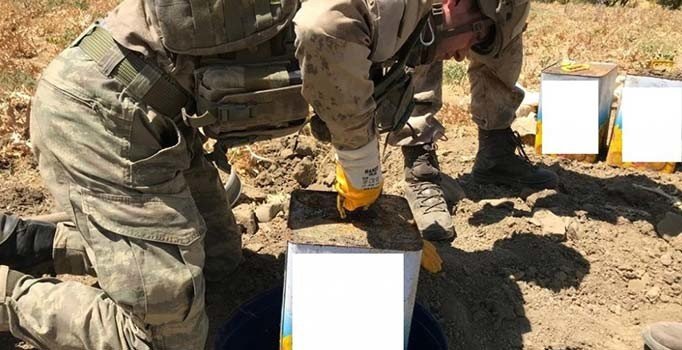 Van'da PKK sığınağında silah ve mühimmat ele geçirildi