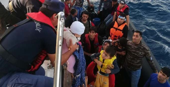 İzmir'de 83 düzensiz göçmen yakalandı