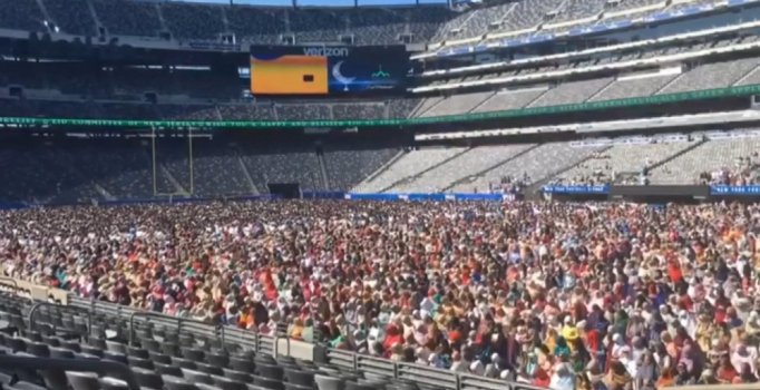 ABD’de on binlerce Müslüman stadyumda buluştu
