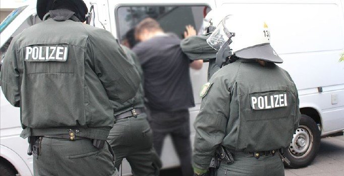 Berlin'de iki Türk kadına ırkçı saldırı