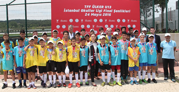 Türkiye'de ilk defa düzenlenen İstanbul 13 Yaş Okullar Ligi tamamlandı