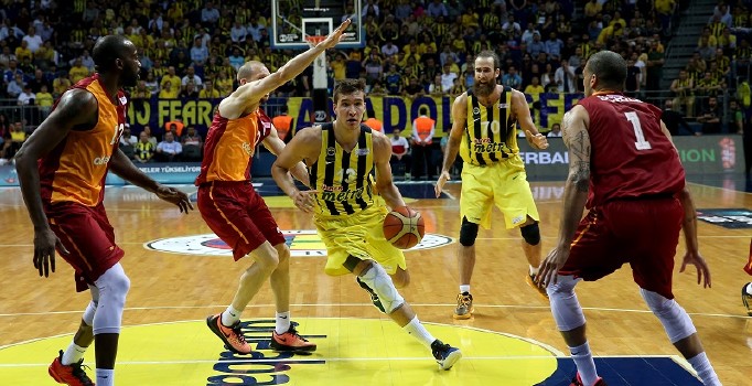 Fenerbahçe, tansiyonun yüksek olduğu maçta Galatasaray Odebank'ı 93-79 mağlup etti