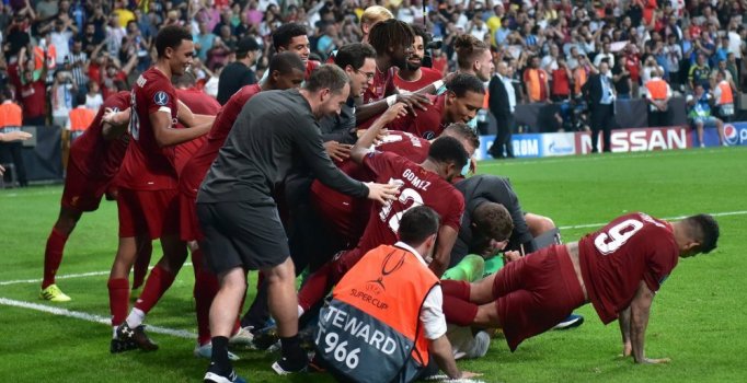 Sahaya atladı, Liverpoollu futbolcular sakatlık riski yaşadı