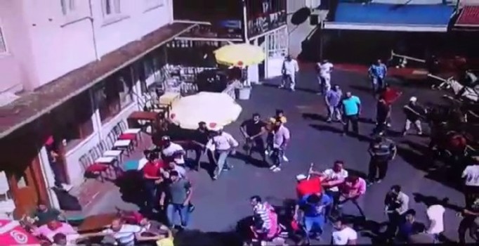 Büyükada’daki faytoncularla akülü araç sahipleri arasında kavga kamerada