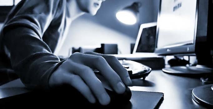 Cinsel içerikli sitelere giren işçi tazminatsız kovulacak