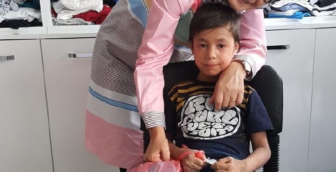 Kelebek çocukların yüzü bayramda da güldü