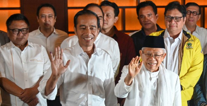 Endonezya Devlet Başkanı Widodo, başkenti taşımak için halktan destek istedi