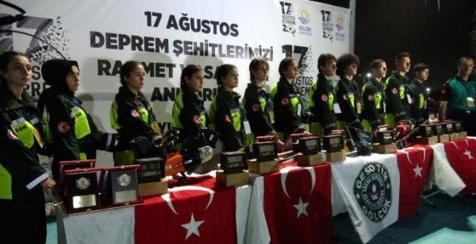 17 Ağustos Depreminde hayatını kaybedenler törenle anıldı