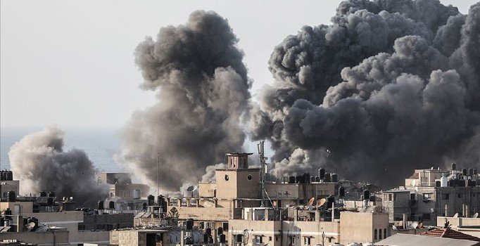 İsrail'den Gazze'ye peş peşe hava saldırıları