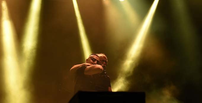 Cahit Berkay ile Hayko Cepkin sahnede gözyaşlarına boğuldu