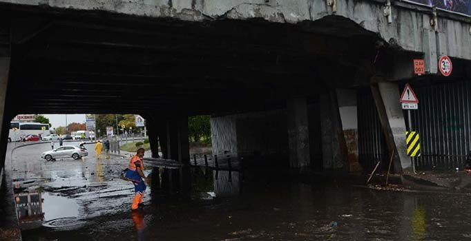 İstanbul'da sağanak faciası: Unkapanı'nda bir kişi boğuldu