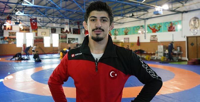 Milli güreşçi Kerem Kamal, dünya şampiyonu oldu