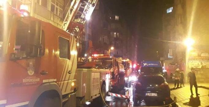 Fatih'te tekstil mağazasında yangın
