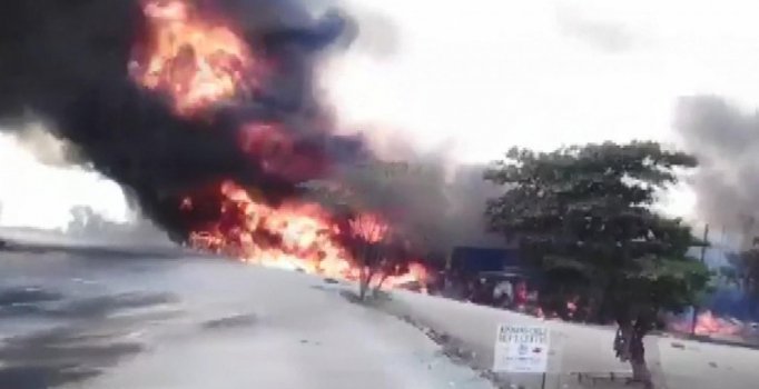 Uganda’da petrol tankeri patladı: 10 ölü