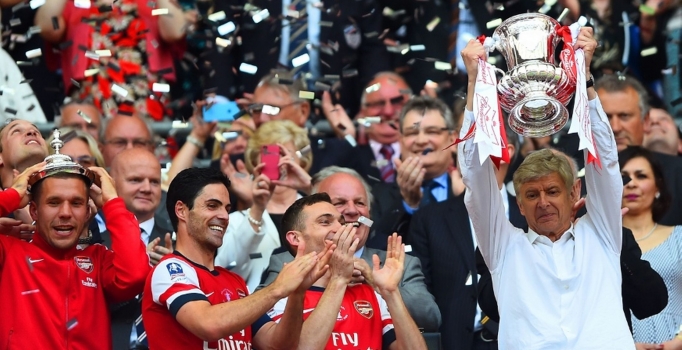 Arsenal üst üste ikinci kez FA Cup'ı kaldırdı