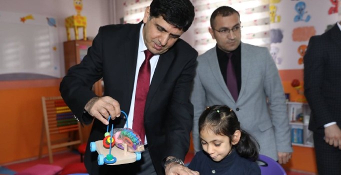 Rektör Alma, Mevlana İlkokulu’nda özel eğitim sınıflarının açılışına katıldı