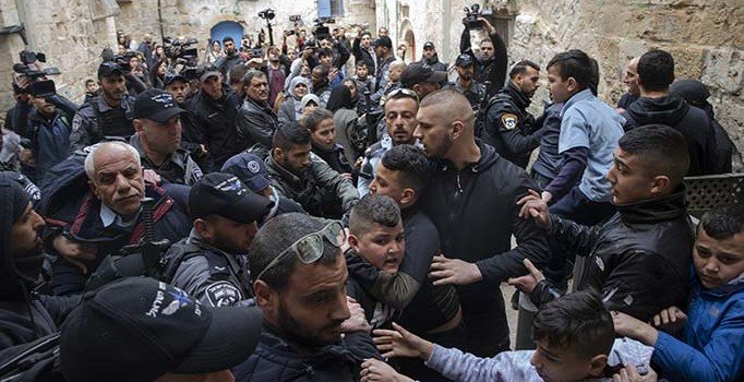 İsrail güçleri 17 Filistinliyi gözaltına aldı