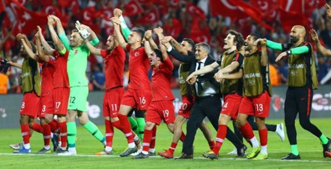 Nihat Özdemir: Alacağımız galibiyet ile Mehmetçiklerimize moral vereceğiz