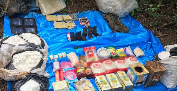 Van'da terör operasyonunda yaşam malzemesi ele geçirildi
