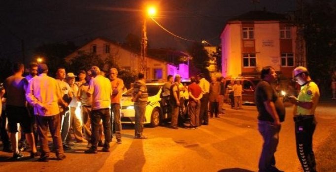 Mahalleli, TIR'ların geçişini engellemek için eylem yaptı