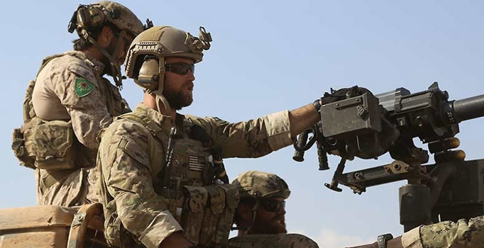 Suriye'de yer alan ABD askerlerindeki YPG arması dikkat çekti