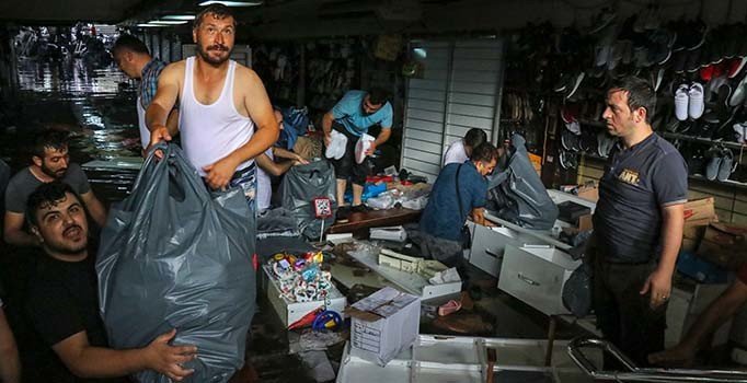 Sel mağduru Eminönü esnafına devletten kredi desteği